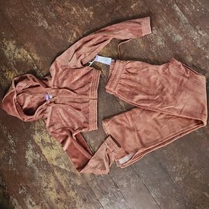 ANWND Velvet Cropped/ Flared Track Suit